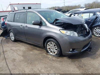 TOYOTA SIENNA 2015