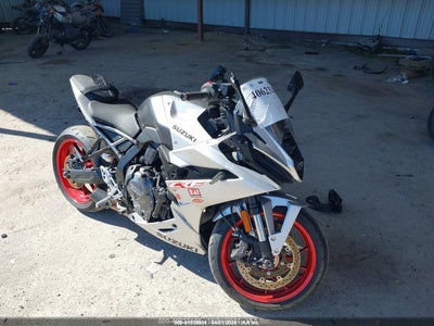 SUZUKI GSX800 2024