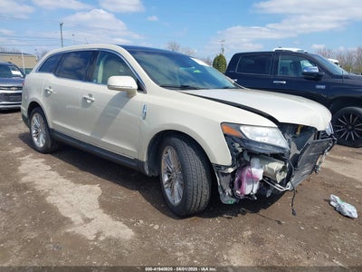 LINCOLN MKT 2014