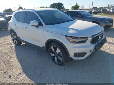 VOLVO XC40 2021