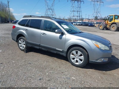 SUBARU OUTBACK 2011