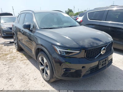VOLVO XC40 2023