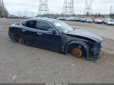 INFINITI Q70 2017
