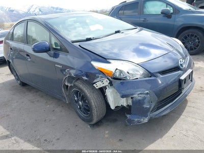 TOYOTA PRIUS 2015