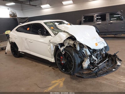 LAMBORGHINI URUS 2019