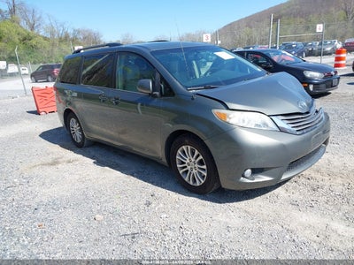 TOYOTA SIENNA 2012