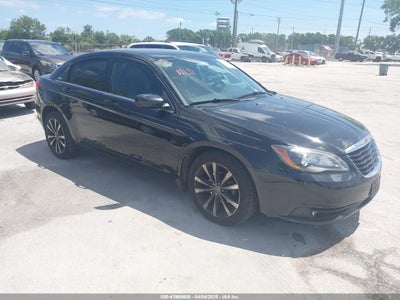 CHRYSLER 200 2013