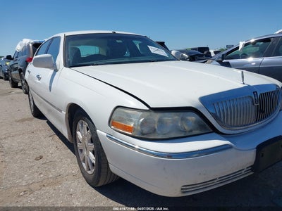 LINCOLN TOWN CAR 2011