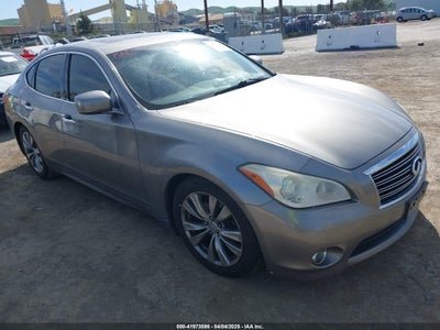 INFINITI M37 2013