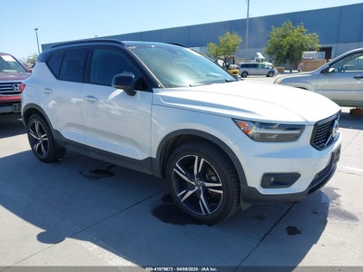 VOLVO XC40 2021
