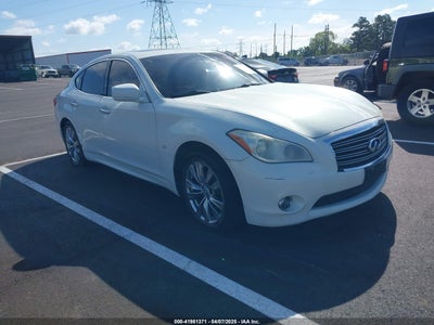 INFINITI Q70 2014