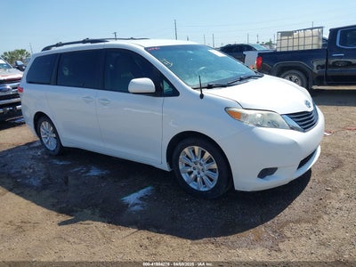 TOYOTA SIENNA 2013