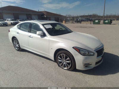 INFINITI Q70 2019