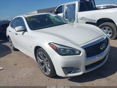INFINITI Q70 2015