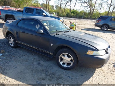 FORD MUSTANG 2000