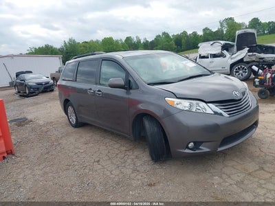 TOYOTA SIENNA 2015