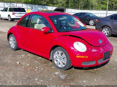 VOLKSWAGEN NEW BEETLE 2010