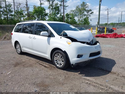 TOYOTA SIENNA 2011