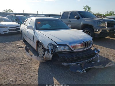 LINCOLN TOWN CAR 2010