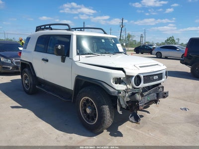 TOYOTA FJ CRUISER 2011