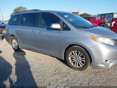 TOYOTA SIENNA 2015
