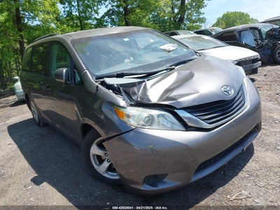 TOYOTA SIENNA 2011