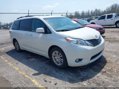 TOYOTA SIENNA 2017