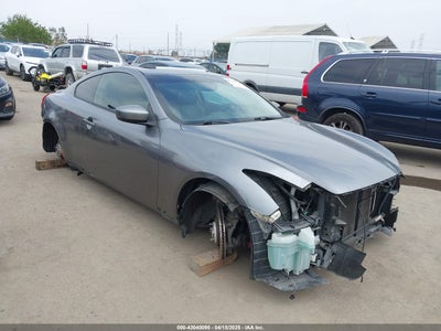 INFINITI G37 2011