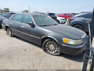 LINCOLN TOWN CAR 2001