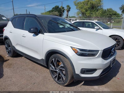 VOLVO XC40 2021