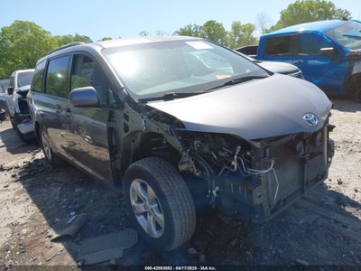 TOYOTA SIENNA 2011