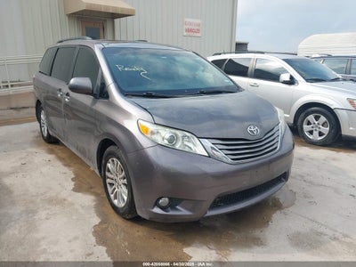 TOYOTA SIENNA 2016