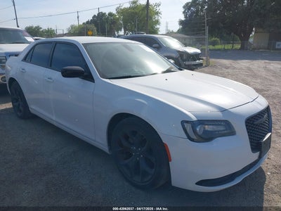 CHRYSLER 300 2023