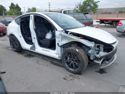 TESLA MODEL Y 2025
