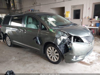 TOYOTA SIENNA 2013