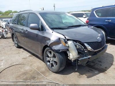 TOYOTA SIENNA 2011