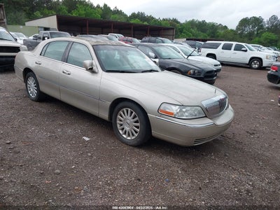 LINCOLN TOWN CAR 2004