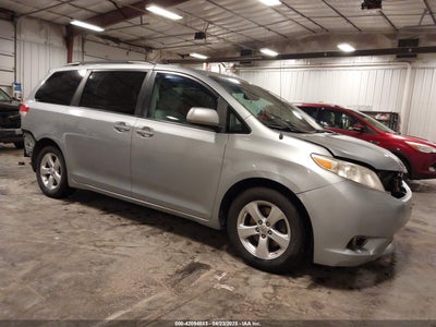 TOYOTA SIENNA 2011