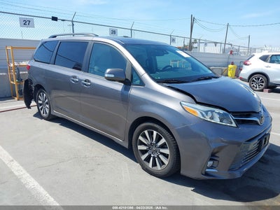 TOYOTA SIENNA 2018