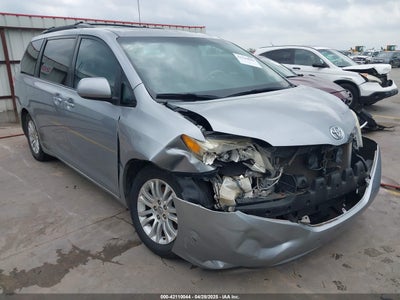 TOYOTA SIENNA 2011