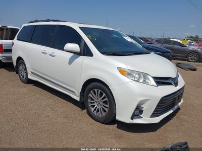 TOYOTA SIENNA 2018
