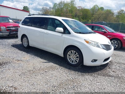 TOYOTA SIENNA 2011