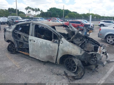 TOYOTA PRIUS 2017