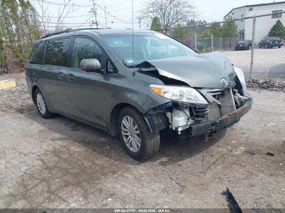 TOYOTA SIENNA 2012