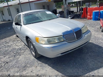 LINCOLN TOWN CAR 2001