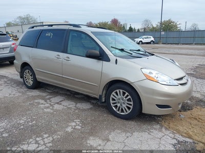 TOYOTA SIENNA 2010