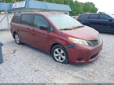 TOYOTA SIENNA 2011