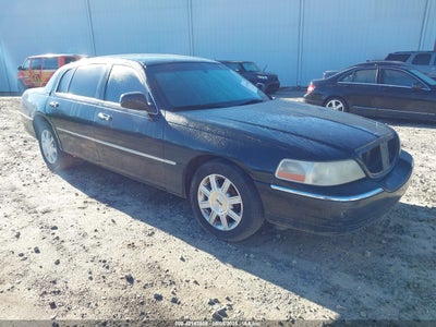 LINCOLN TOWN CAR 2011