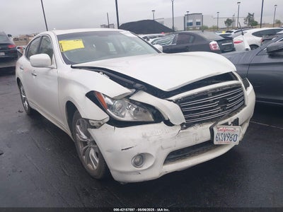 INFINITI M37 2013