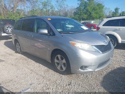 TOYOTA SIENNA 2013